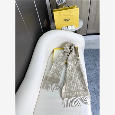 FENDI   2026秋冬新款時尚圍巾   尺寸：200-30