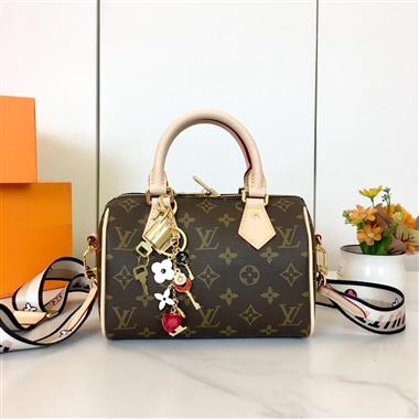 LOUIS VUITTON  2026新款女生時尚包包   尺寸：20.5 x 13.5 x 12CM