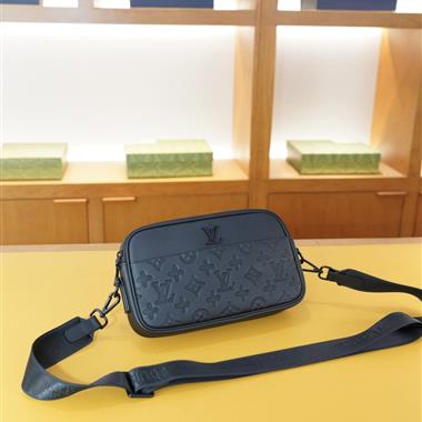 LOUIS VUITTON   2026新款男生時尚包包 尺寸：24x13x4CM