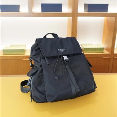 PRADA   2026新款男生時尚包包 尺寸：36x37x15CM