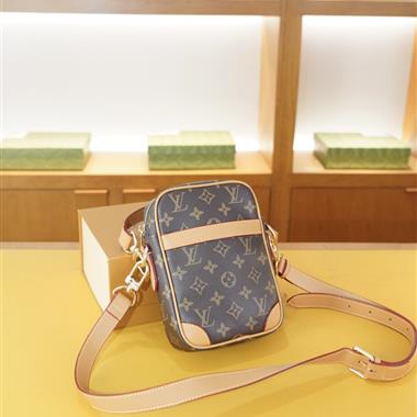 LOUIS VUITTON   2026新款男生時尚包包 尺寸：14x20x5CM
