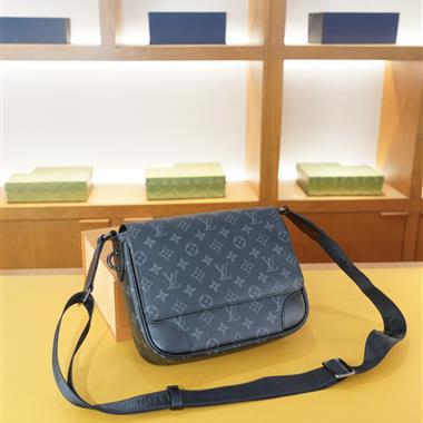 LOUIS VUITTON   2026新款男生時尚包包 尺寸：25x20x6CM