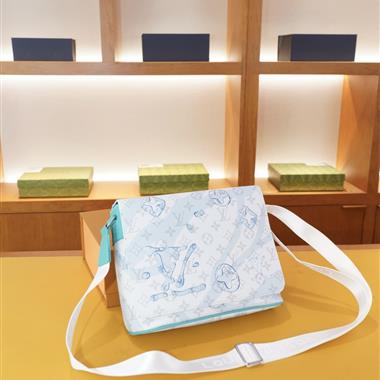 LOUIS VUITTON    2026新款男生時尚包包 尺寸：26x22x7CM