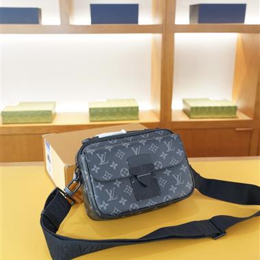 LOUIS VUITTON   2026新款男生時尚包包 尺寸：24x18x8CM