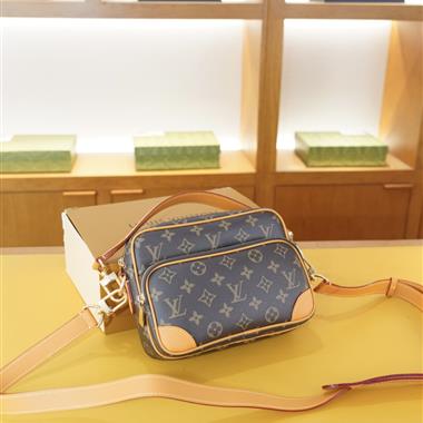 LOUIS VUITTON   2026新款男生時尚包包 尺寸：22x16x7CM