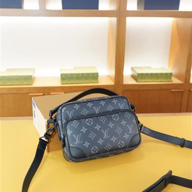 LOUIS VUITTON   2026新款男生時尚包包 尺寸：22x16x7CM
