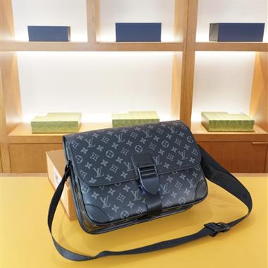 LOUIS VUITTON  2026新款男生時尚包包 尺寸：34x25x8CM