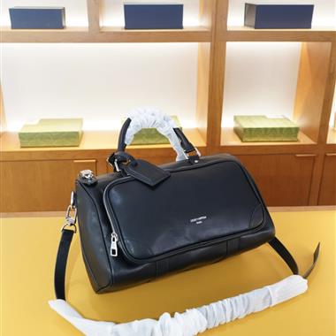 LOUIS VUITTON  2026新款男生時尚包包 尺寸：35x22x18CM