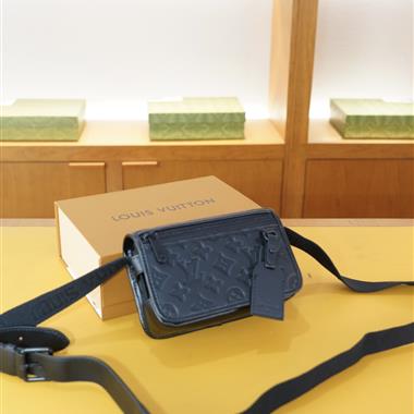 LOUIS VUITTON   2026新款男生時尚包包 尺寸：19x12x6CM