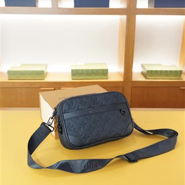 LOUIS VUITTON   2026新款男生時尚包包 尺寸：23x15x6CM