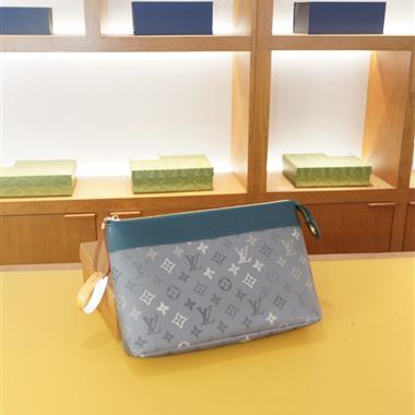 LOUIS VUITTON   2026新款男生時尚包包 尺寸：28x20x7CM