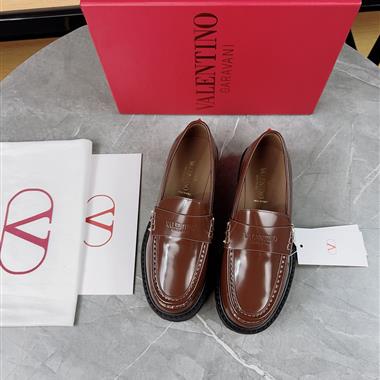 Valentino    2026新款女生休閒時尚鞋子