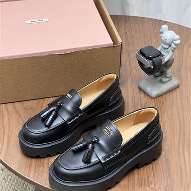 MIUMIU   2026新款女生休閒時尚鞋子