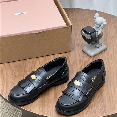 MIUMIU   2026新款女生休閒時尚鞋子