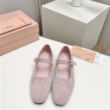 MIUMIU   2026新款女生休閒時尚鞋子