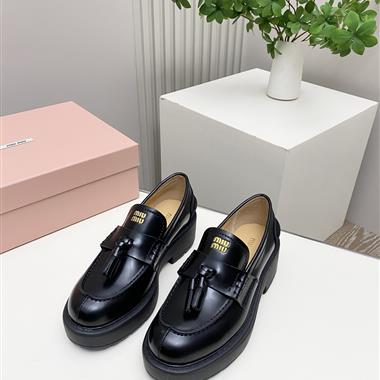 MIUMIU   2026新款女生休閒時尚鞋子