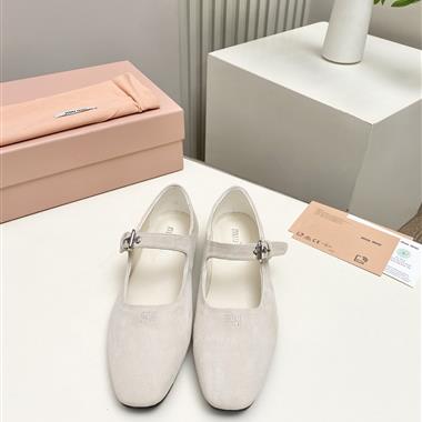 MIUMIU   2026新款女生休閒時尚鞋子