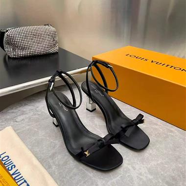 Louis Vuitton    2026新款女生休閒時尚鞋子