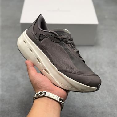 On 昂跑 Cloudrunner 3 舒適防滑耐磨 休閒運動跑鞋