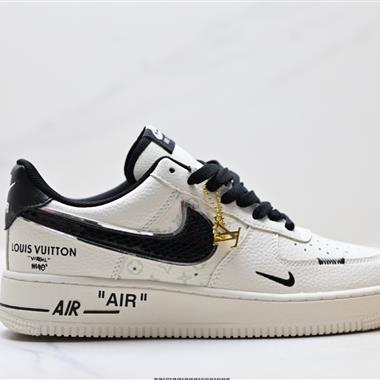 NIKE AIR FORCE 1‘07